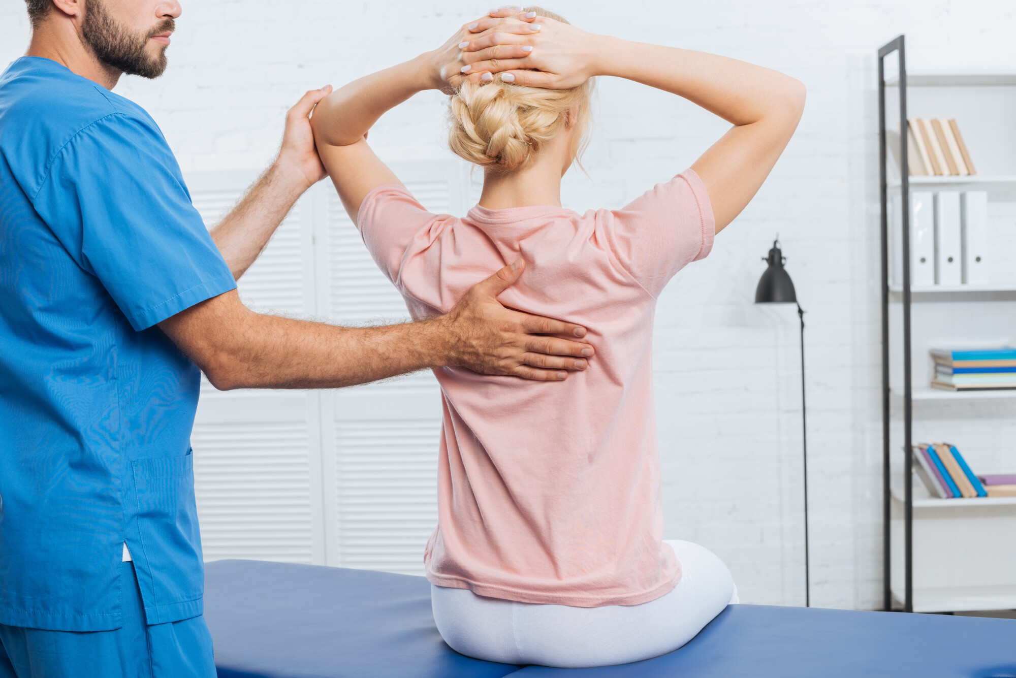 chiropractor for upper back pain